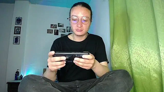 Snapshot of monkeywillwhite chatting on 11.28.25 monkeywillwhite online show from 11.28.25