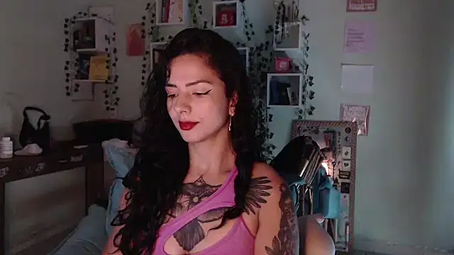 Snapshot of BeellyDance chatting on 04.21.26 BeellyDance online show from 04.21.26