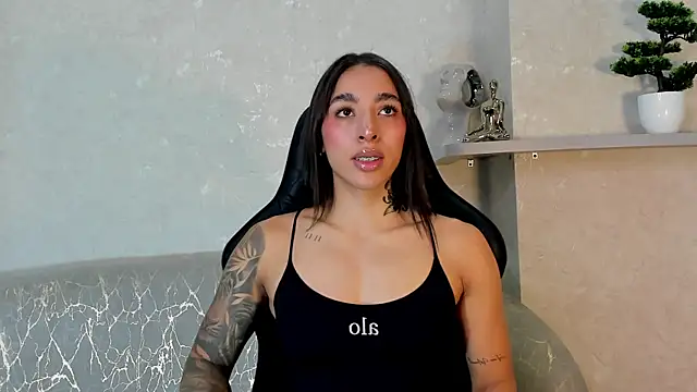 Snapshot of KAYLA_BATISTA chatting on 07.19.26 KAYLA BATISTA online show from 07.19.26