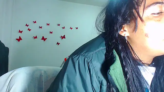 AmaraRoberts420 online show from 10.28.25