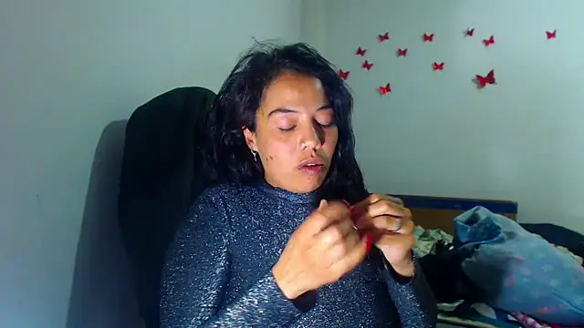 AmaraRoberts420 online show from 11.16.25