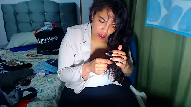 AmaraRoberts420 online show from 01.15.26