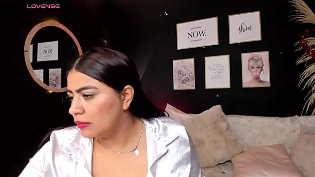 silvia lane online show from 02.20.25