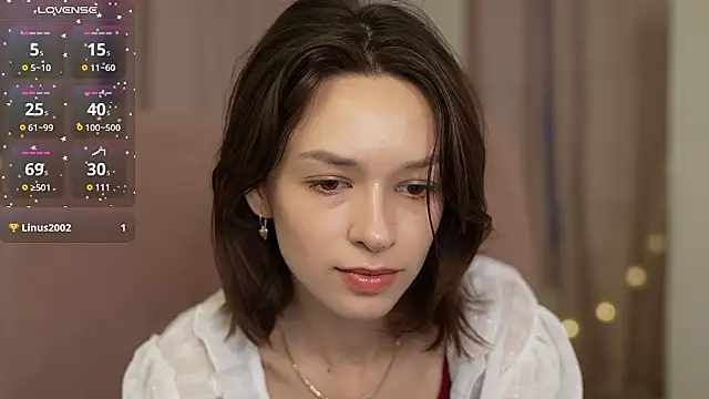 Snapshot of VivianLy_ chatting on 12.03.24 VivianLy online show from 12.03.24