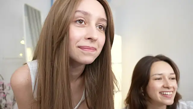 Snapshot of VivianLy_ chatting on 12.05.24 VivianLy online show from 12.05.24