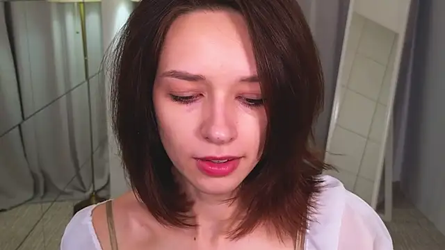 Snapshot of VivianLy_ chatting on 12.27.24 VivianLy online show from 12.27.24