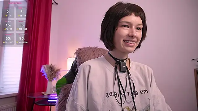 VivianLy  online show from 02.28.26