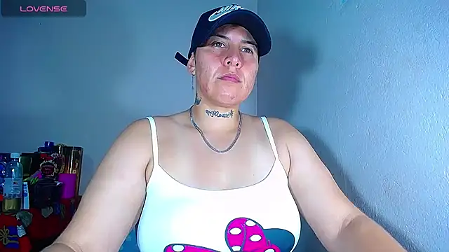 Snapshot of Yessi_rousse chatting on 12.27.24 Yessi rousse online show from 12.27.24