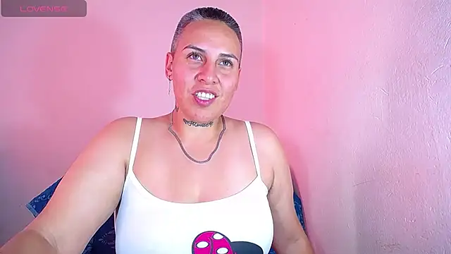 Snapshot of Yessi_rousse chatting on 01.22.25 Yessi rousse online show from 01.22.25