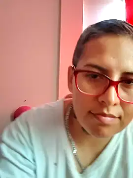 Snapshot of Yessi_rousse chatting on 02.14.25 Yessi rousse online show from 02.14.25