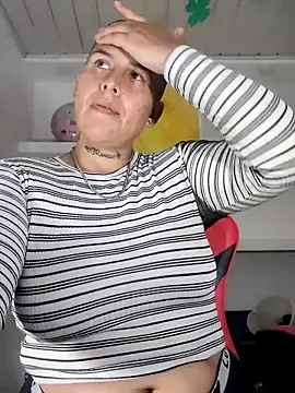 Snapshot of Yessi_rousse chatting on 03.20.25 Yessi rousse online show from 03.20.25