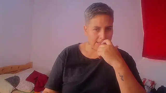 Snapshot of Yessi_rousse chatting on 10.06.25 Yessi rousse online show from 10.06.25