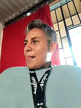 Snapshot of Yessi_rousse chatting on 10.20.25 Yessi rousse online show from 10.20.25