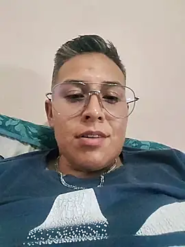 Snapshot of Yessi_rousse chatting on 12.01.25 Yessi rousse online show from 12.01.25