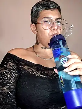 Snapshot of Yessi_rousse chatting on 01.11.26 Yessi rousse online show from 01.11.26