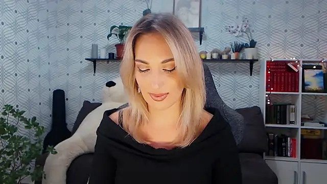 MillaXQueen online show from 05.10.26