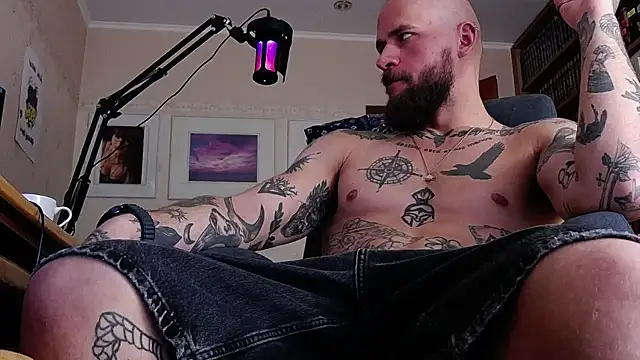Snapshot of FindomJason chatting on 08.01.26 FindomJason online show from 08.01.26