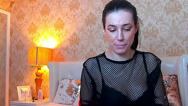 JuliaHunts online show from 06.10.26