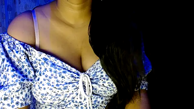 janifer001 online show from 10.13.25