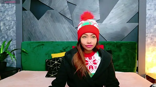 ElyaQuinn online show from 12.22.24