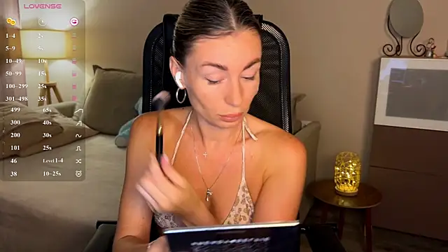 Snapshot of DannaEvan chatting on 06.27.26 DannaEvan online show from 06.27.26