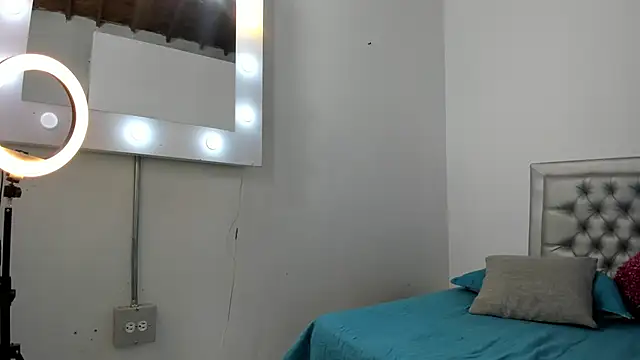 Snapshot of SEXXYLATINCOUPLE1 chatting on 11.06.25 SEXXYLATINCOUPLE1 online show from 11.06.25