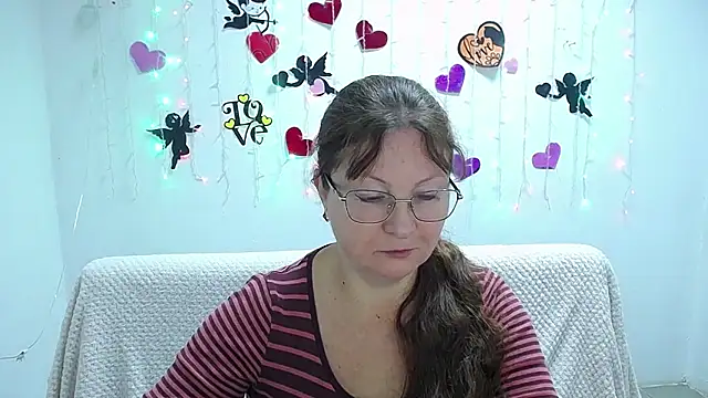 VanessaHotts online show from 02.17.25