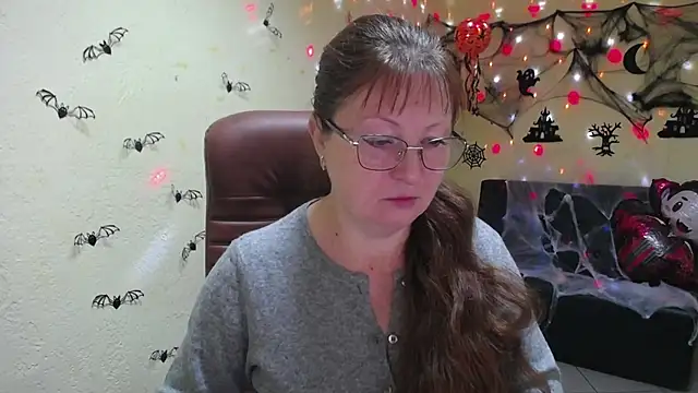 VanessaHotts online show from 10.23.25