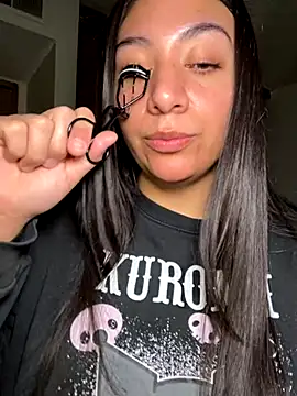 Snapshot of BustiBunny69 chatting on 11.18.25 BustiBunny69 online show from 11.18.25