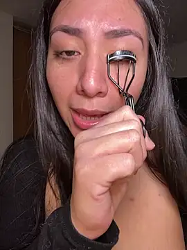 Snapshot of BustiBunny69 chatting on 01.14.26 BustiBunny69 online show from 01.14.26