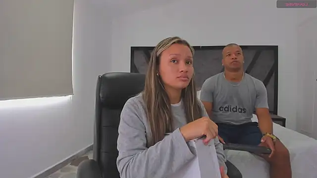 Snapshot of AnnieAndStefan chatting on 02.04.25 AnnieAndStefan online show from 02.04.25