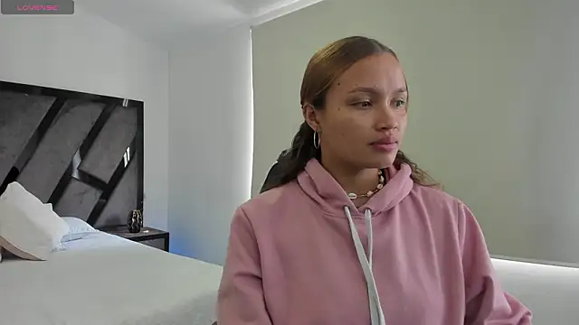 Snapshot of AnnieAndStefan chatting on 03.13.26 AnnieAndStefan online show from 03.13.26