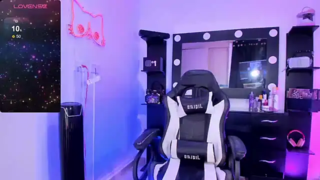 miss kitty online show from 12.22.24