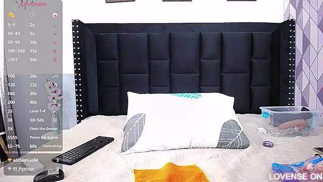 Snapshot of naughty_ebonyy chatting on 03.22.25 naughty ebonyy online show from 03.22.25