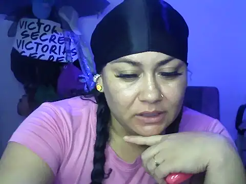 Snapshot of AliceFox_Milf chatting on 02.17.26 AliceFox Milf online show from 02.17.26