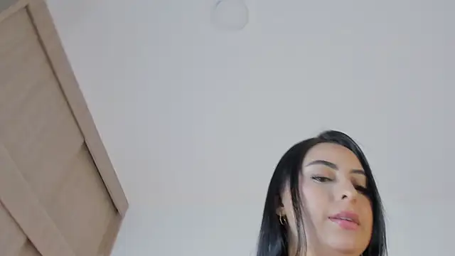 Kattycollinss1 online show from 10.04.25