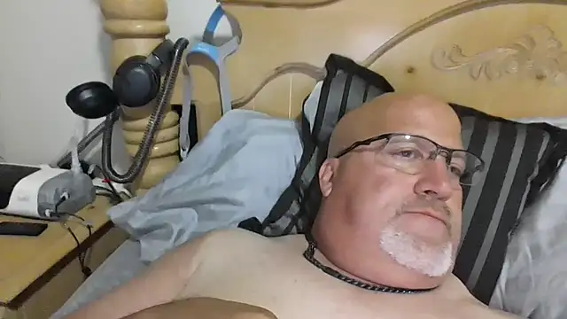 Snapshot of Bigbear0563 chatting on 09.21.25 Bigbear0563 online show from 09.21.25