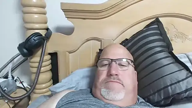 Snapshot of Bigbear0563 chatting on 09.30.25 Bigbear0563 online show from 09.30.25