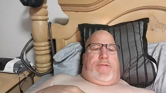 Snapshot of Bigbear0563 chatting on 10.13.25 Bigbear0563 online show from 10.13.25