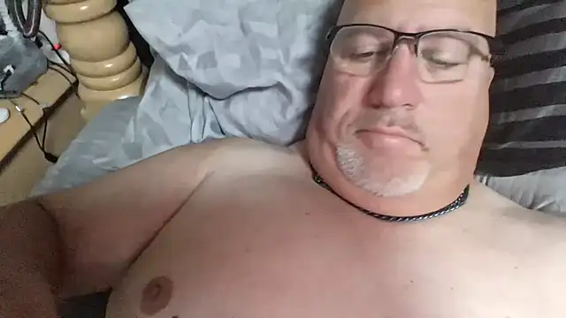 Snapshot of Bigbear0563 chatting on 10.14.25 Bigbear0563 online show from 10.14.25