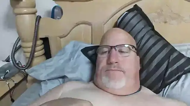 Snapshot of Bigbear0563 chatting on 10.15.25 Bigbear0563 online show from 10.15.25