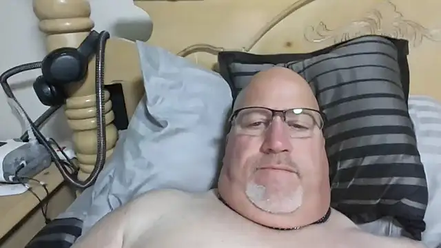 Snapshot of Bigbear0563 chatting on 10.27.25 Bigbear0563 online show from 10.27.25