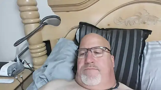 Snapshot of Bigbear0563 chatting on 10.28.25 Bigbear0563 online show from 10.28.25