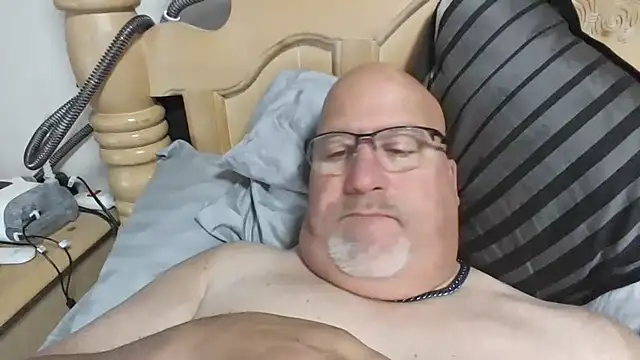 Snapshot of Bigbear0563 chatting on 10.29.25 Bigbear0563 online show from 10.29.25