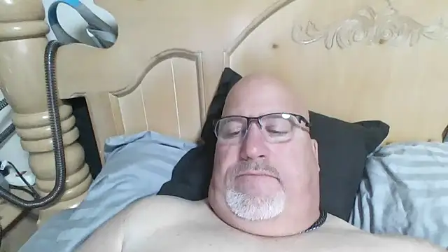 Snapshot of Bigbear0563 chatting on 10.31.25 Bigbear0563 online show from 10.31.25