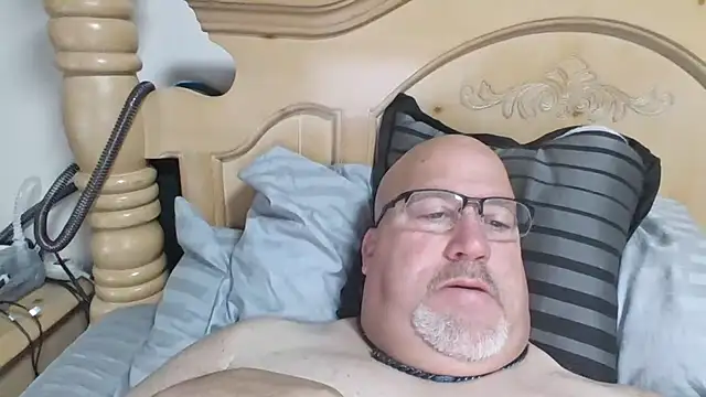 Snapshot of Bigbear0563 chatting on 11.10.25 Bigbear0563 online show from 11.10.25