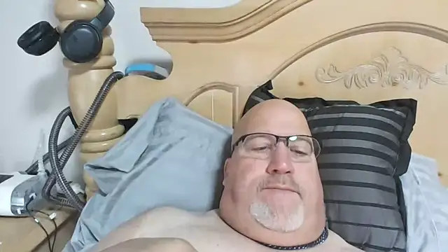 Snapshot of Bigbear0563 chatting on 11.18.25 Bigbear0563 online show from 11.18.25