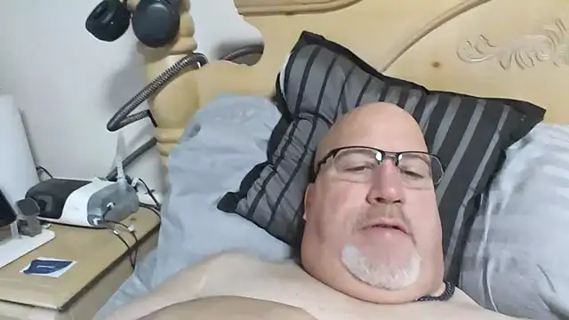 Snapshot of Bigbear0563 chatting on 11.20.25 Bigbear0563 online show from 11.20.25