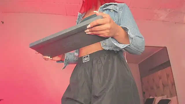 Emmily Savage online show from 02.18.25