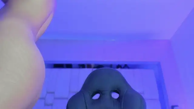 Emmily Savage online show from 10.02.25